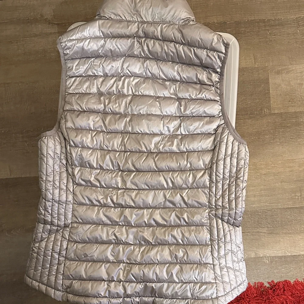 Tommy Hilfiger Women's Quilted Puffer Vest - Silver - Picture 2 of 2